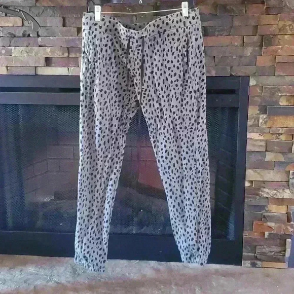 Animal print jogger - Picture 1 of 3